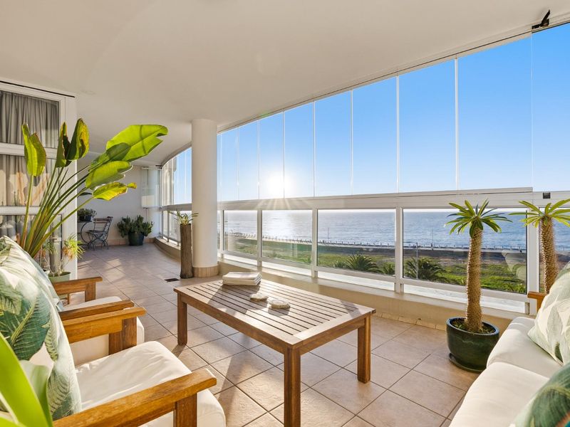 Expansive Front-Row Apartment | 200 sqm of Uninterrupted Ocean Views - Photo 2