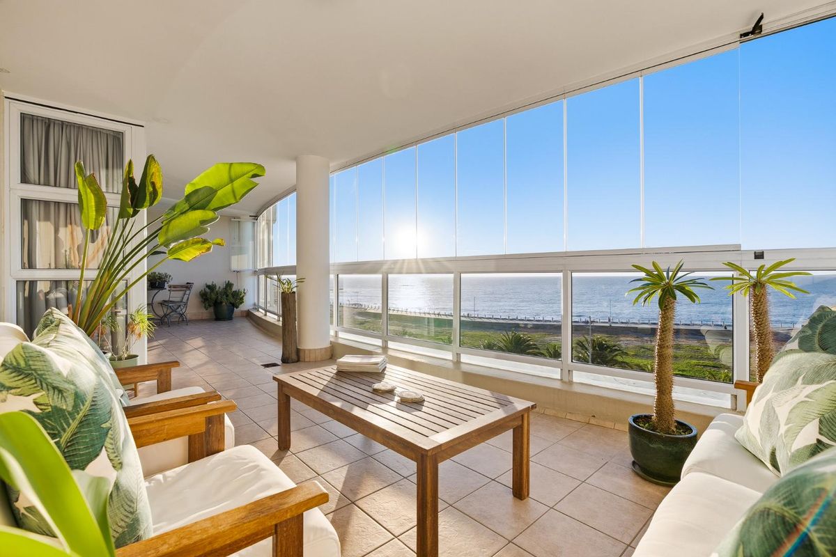 Expansive Front-Row Apartment | 200 sqm of Uninterrupted Ocean Views - Photo 2