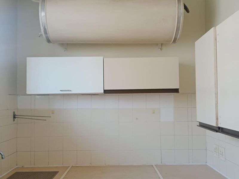 A BACHELOR FLAT TO RENT IN SUNNYSIDE - Photo 9