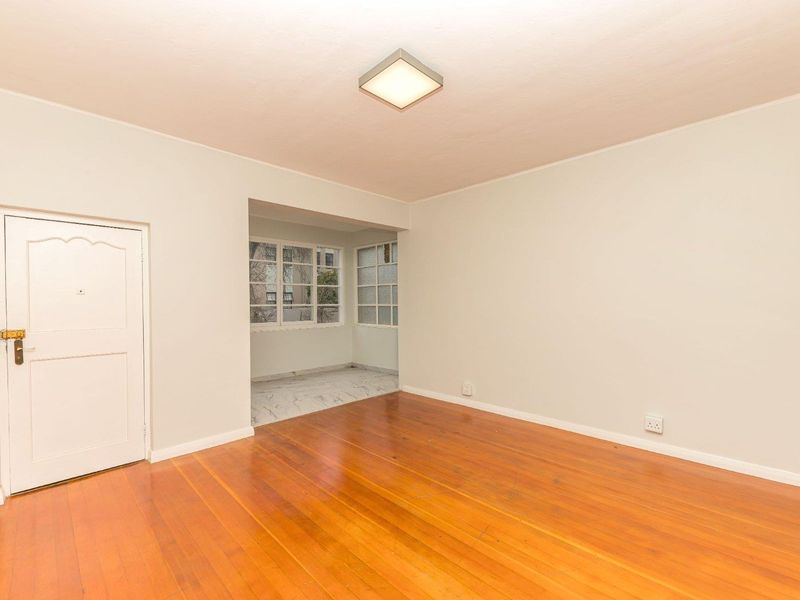 Modern First-Floor Apartment in the Heart of Sea Point - Photo 4