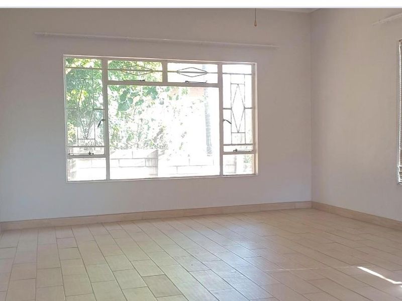 Spacious abode - Photo 8