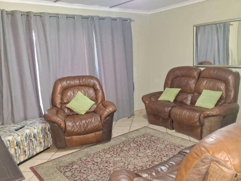 FOR SALE – Beautiful 4-Bedroom Family Home |  Pionierspark - Freestanding house with flat - Photo 3