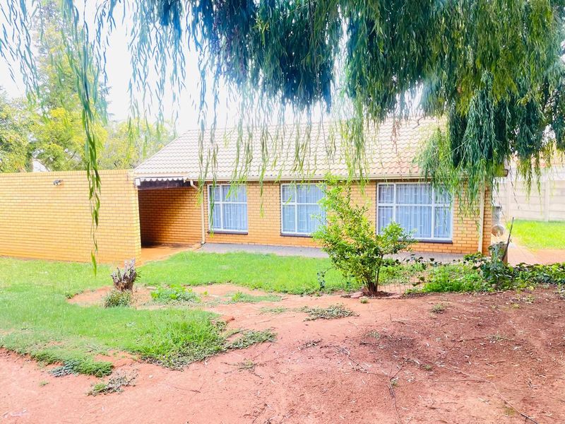 CHARMING NEAT FAMILY HOME!!!!! - Photo 7