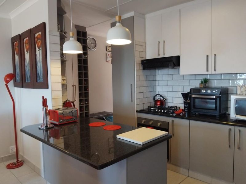 Charming Duet with Ocean Views in Island View, Mossel Bay - Photo 9