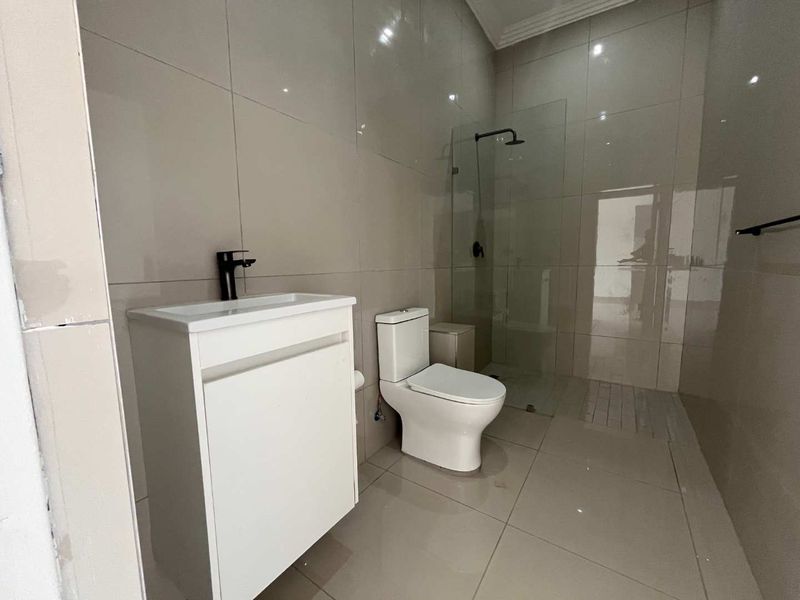 Modern 2-Bedroom Apartment for Ren - Photo 7