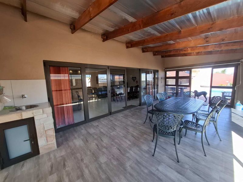 Modern Single-Level Family Home - PRICE REDUCED! - Photo 9