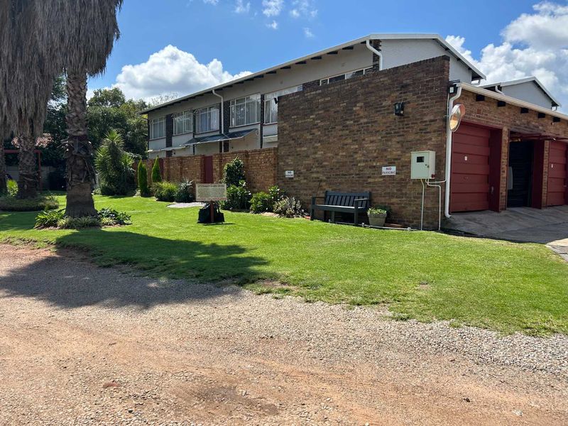 Duplex in prime position. - Photo 3