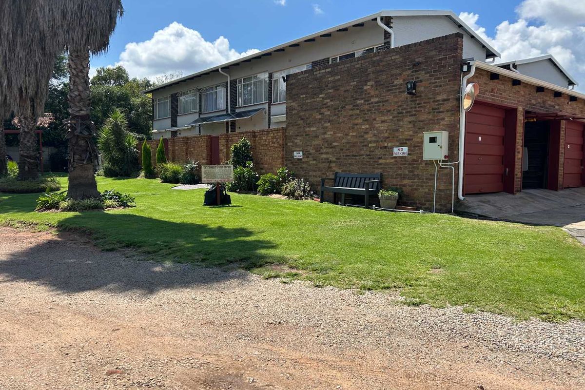 Duplex in prime position. - Photo 3