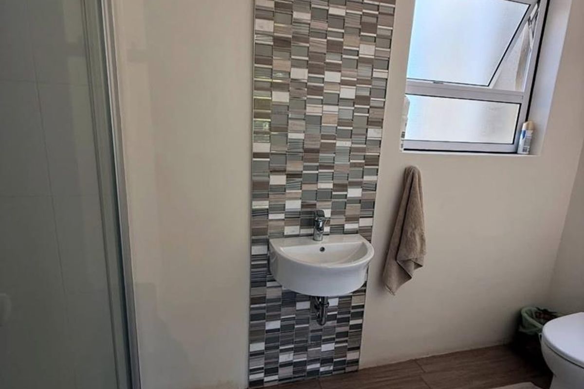 Hochland Park- For Sale- N$3 250 000 - Photo 5