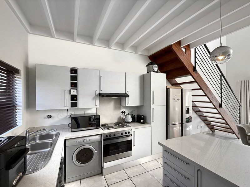 Calling All Investors! Stunning 3 Bedroom Loft in Excellent Estate - Photo 8