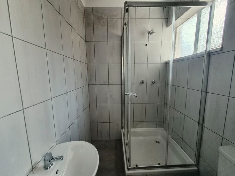All-Inclusive 1 Bedroom Garden Cottage to Rent in Waterkloof - Photo 5