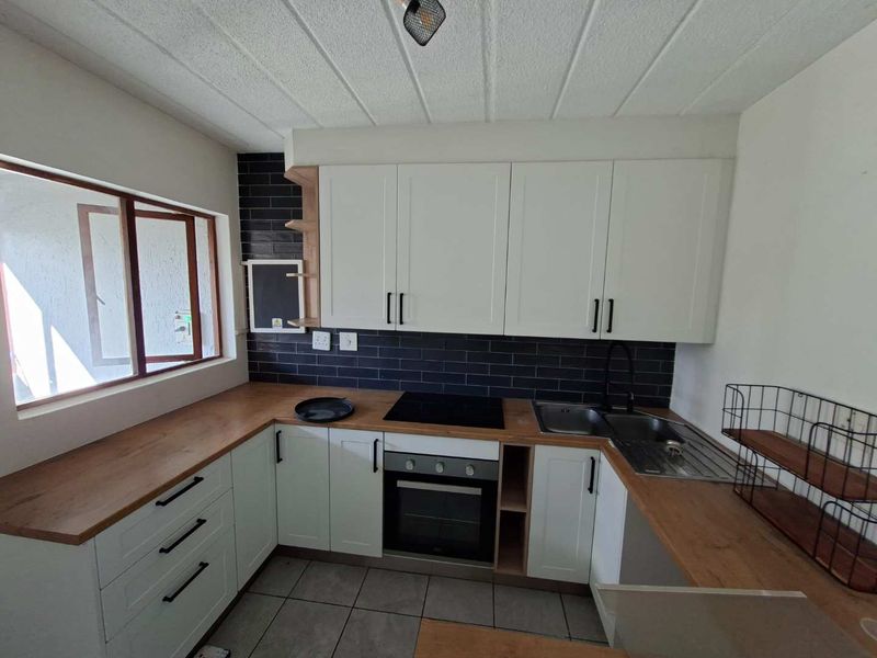 Stylish 1-Bedroom Apartment in the Heart of Morningside - Photo 5
