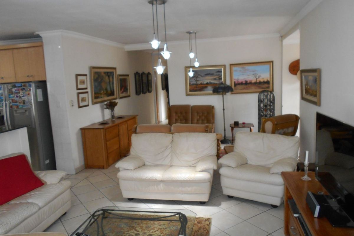 OWN YOUR DREAM WITH THIS LOVELY 4 BEDROOM FAMILY HOME!! - Photo 5