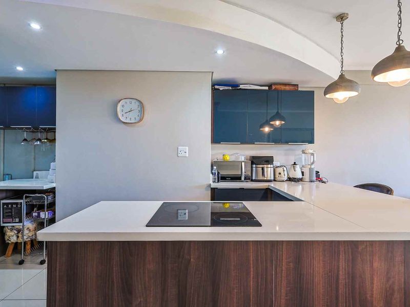 Modern 2-Bedroom Apartment with Rooftop Braai Area - Photo 8