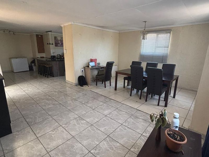 Beautiful free standing property ready for you. - Photo 6