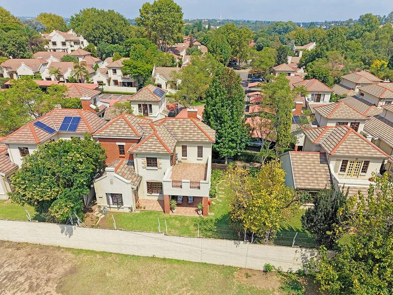 Terrific 3 Bed 2 Bath Townhouse In the Best Part of The Complex_Pet friendly with views for days - Photo 4