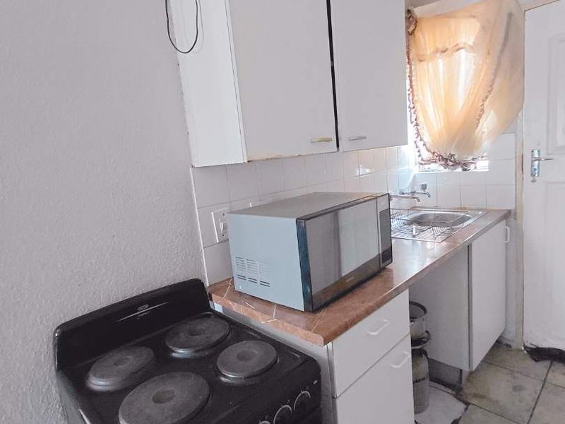 Charming Ground Floor Unit: Comfort & Convenience Await!" - Photo 7