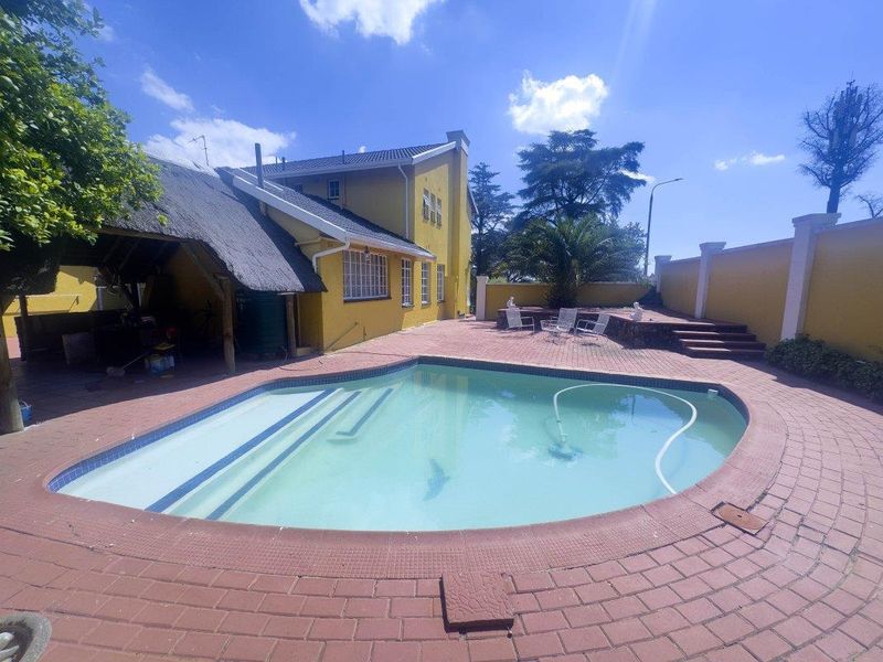 Spacious Family Home in a Secure Boomed Enclosure in Edenglen - Photo 2