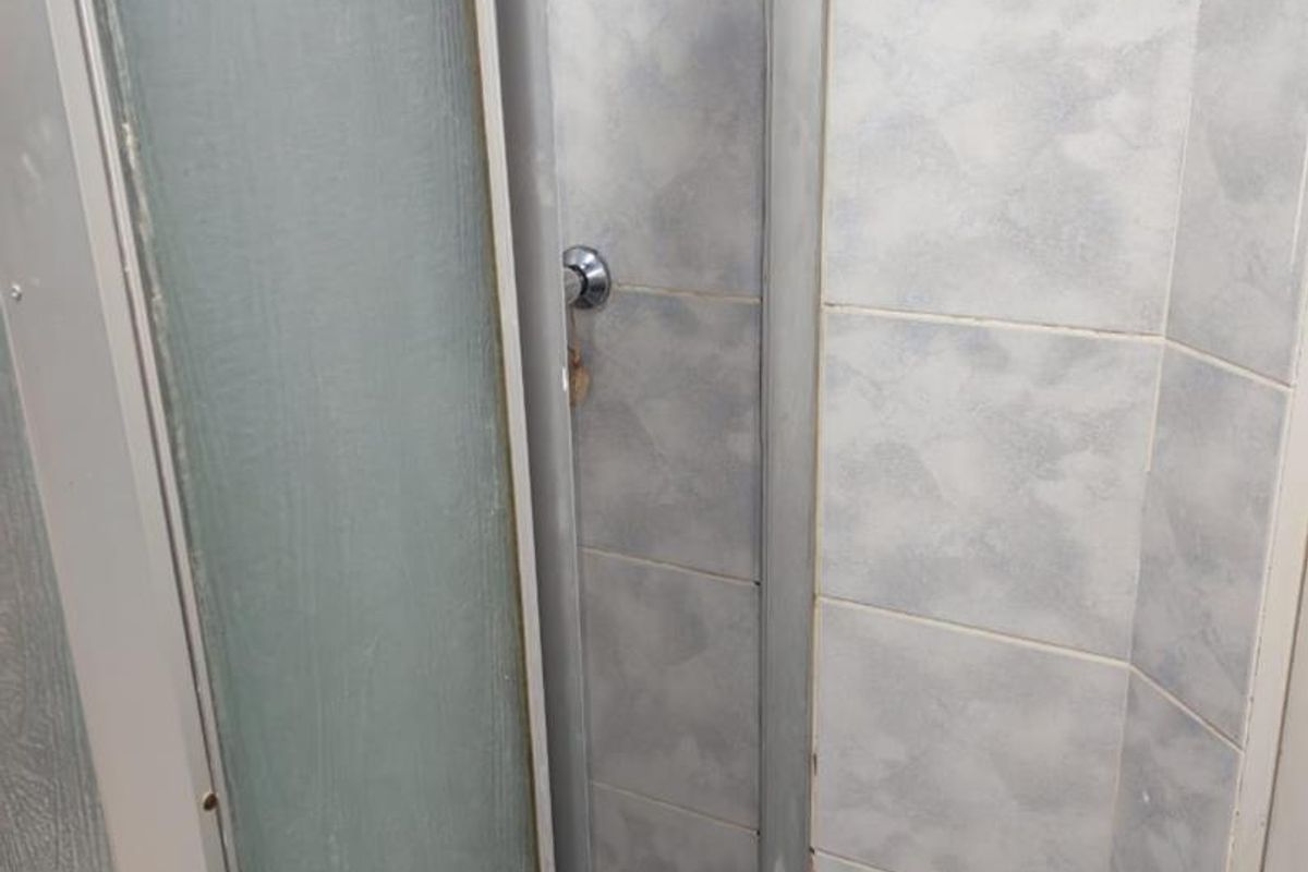 Upstairs 2 bedroom unit. - Photo 5