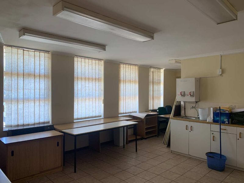 Prime Ground Floor Office Space Next to Howard Centre - Photo 6