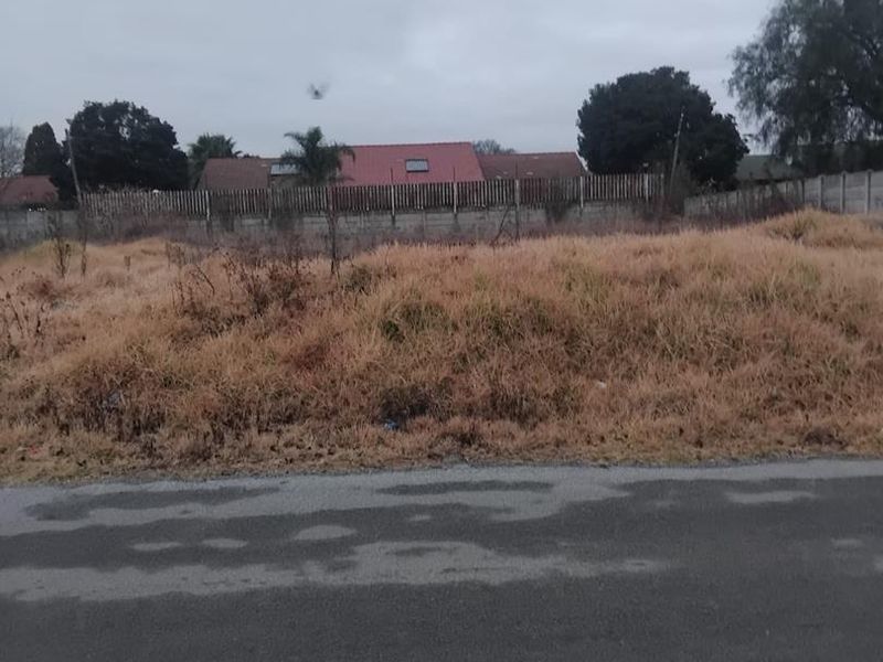 Large vacant land available for sale. - Photo 3