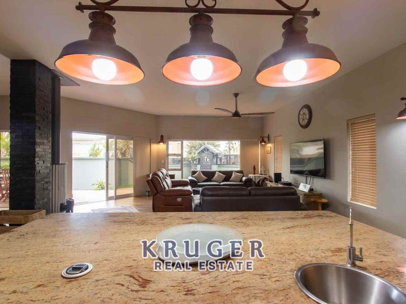 ARCHITECTURAL MASTERPIECE - Photo 8