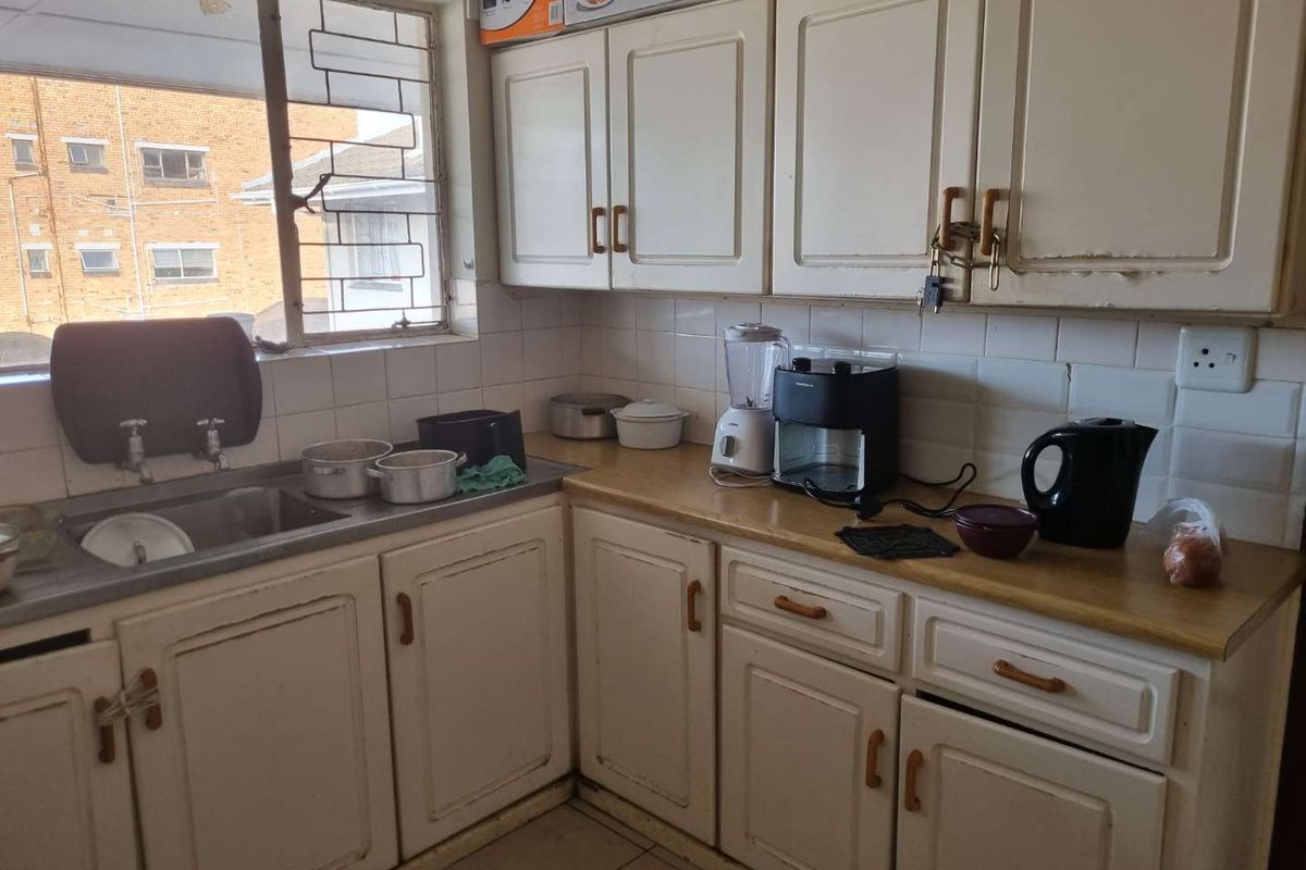 Student Accommodation or Good Investment Property. - Photo 3