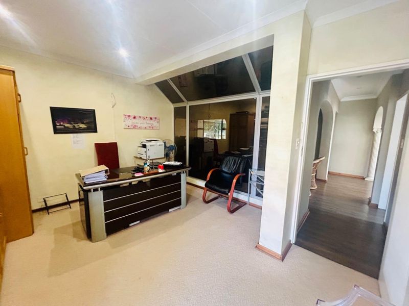 Luxurious 7 bed house for sale in Vryheid - Photo 5