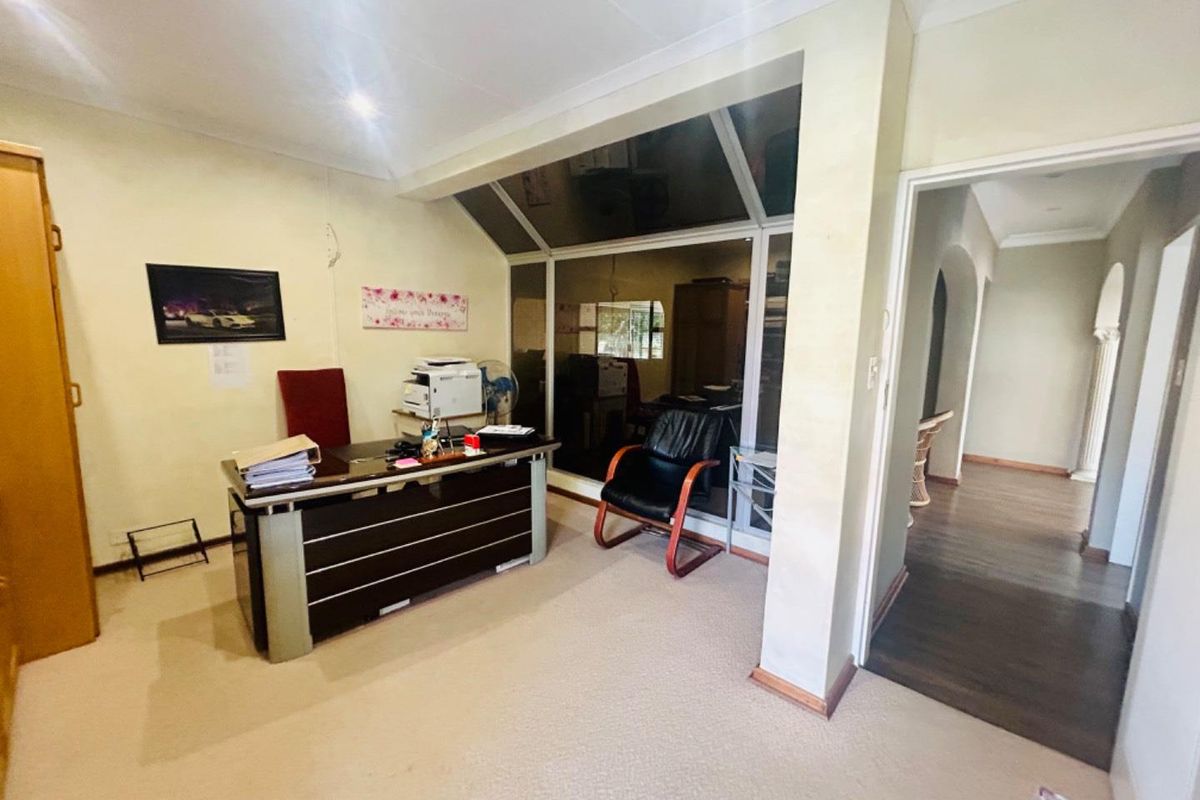 Luxurious 7 bed house for sale in Vryheid - Photo 5