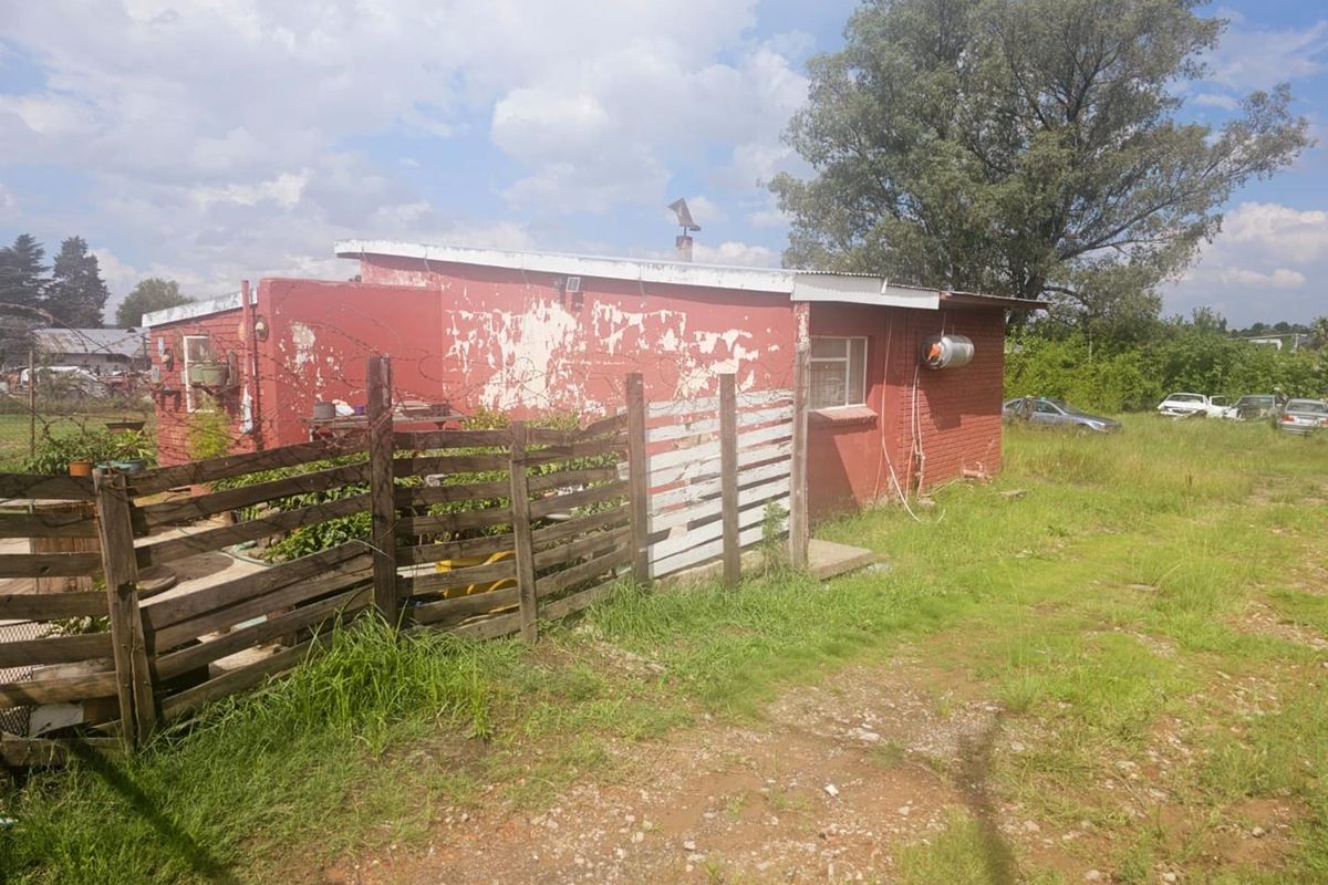 **Prime General Industrial Property with Workshop - Ideal Corner Location** - Photo 4