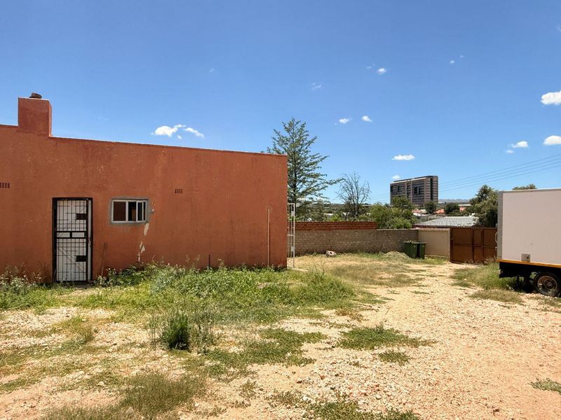 4 House for sale in Windhoek North with 3 Rooms outside - Photo 5