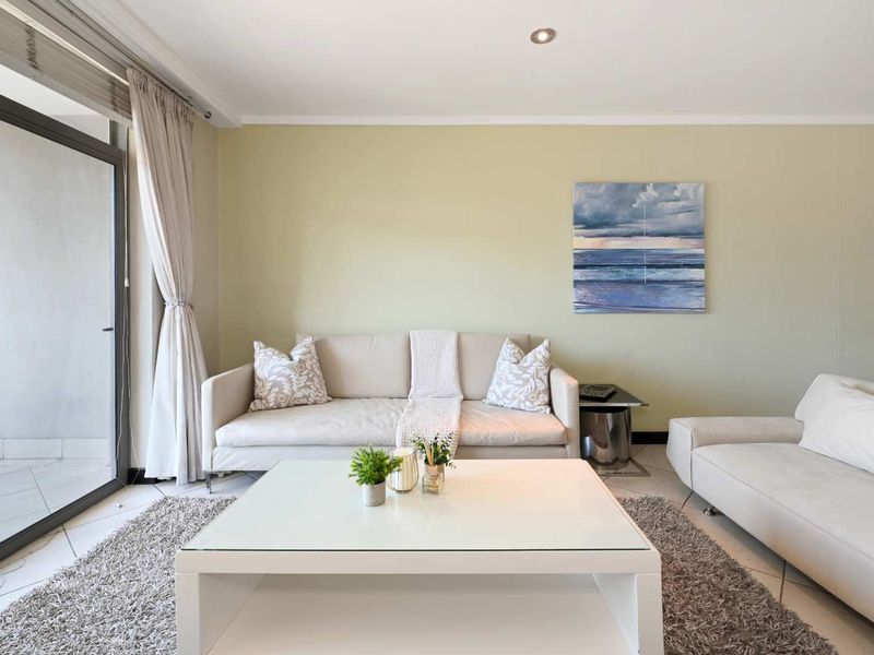 2-Bedroom Apartment in the Heart of Cape Town CBD - Photo 3