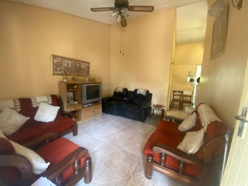 Furnished Family Home in Mountview Verulam offering value for your money. - Photo 4
