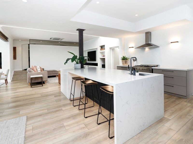 Bright, airy, and thoughtfully modernized with a creative touch. - Photo 7