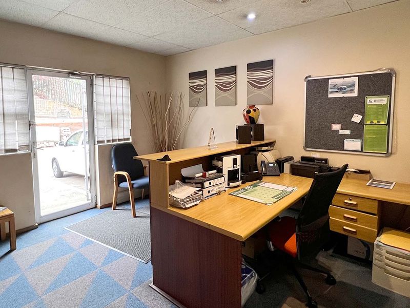 Warehouse / Factory / Offices For Sale – Redhill - Photo 5