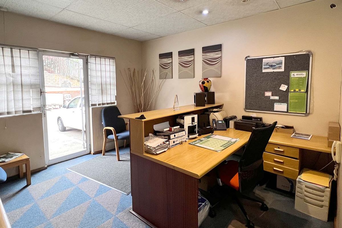 Warehouse / Factory / Offices For Sale – Redhill - Photo 5