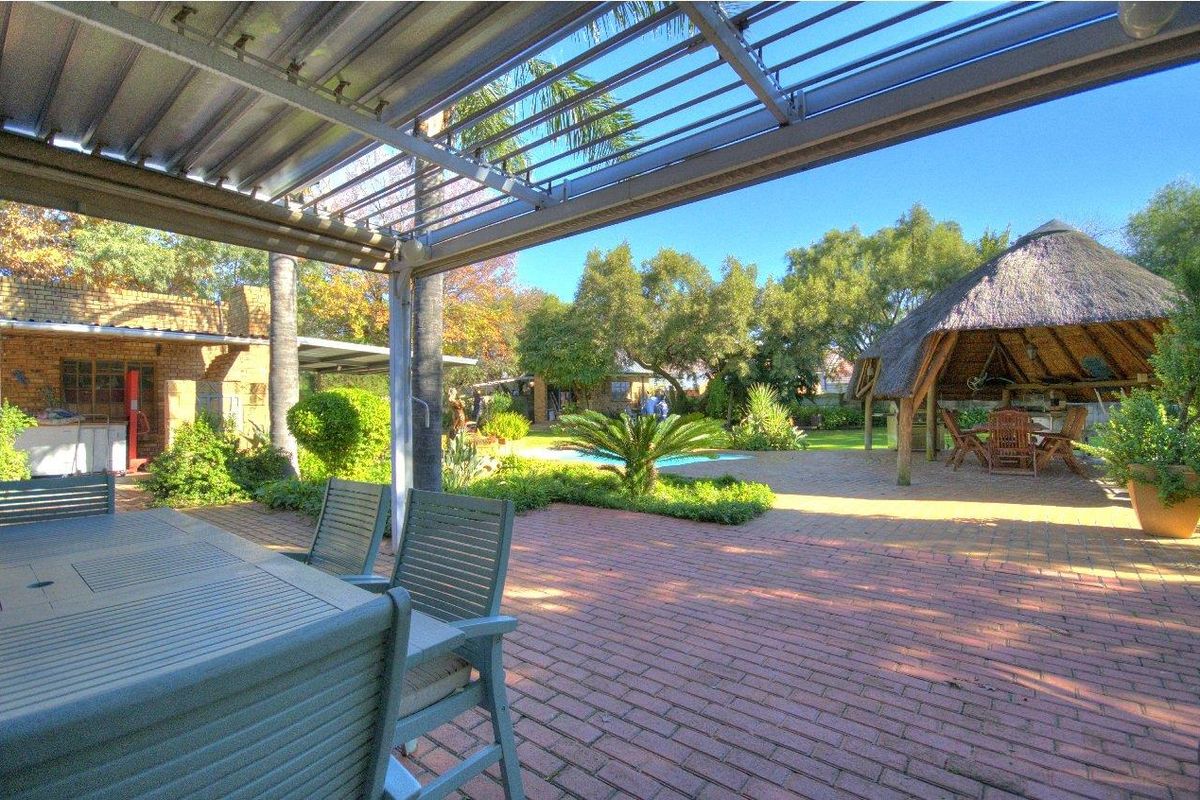 Massive Immaculate family home in prime Brackenhurst! - Photo 5