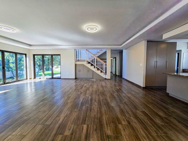 Expansive coastal luxury home for sale in Stilbaai-Wes. - Photo 4