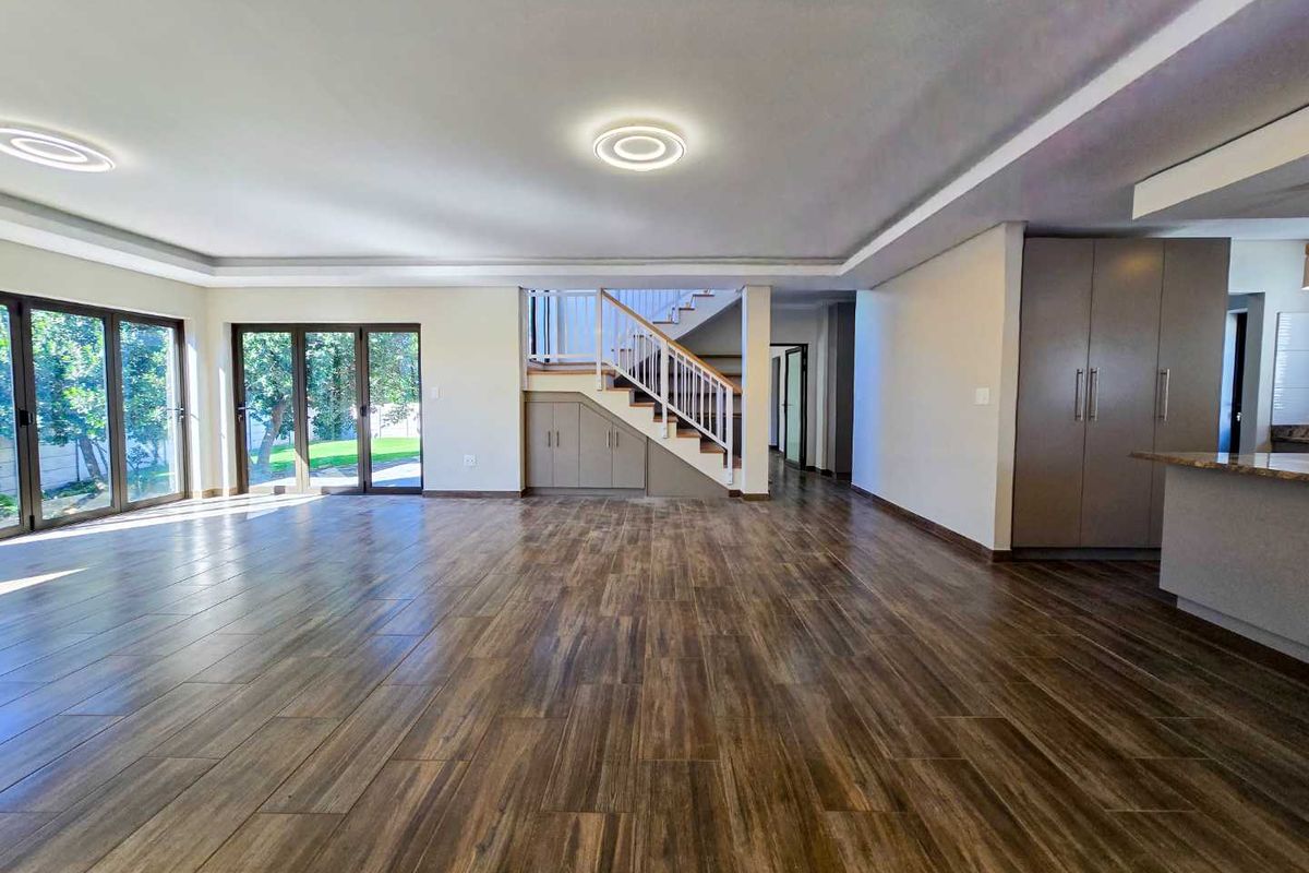 Expansive coastal luxury home for sale in Stilbaai-Wes. - Photo 4