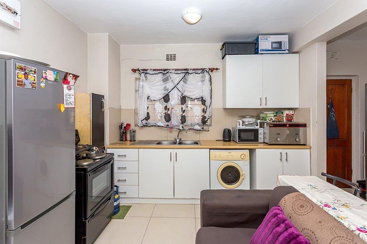 Two Bedroom Ground Floor Apartment - Photo 2