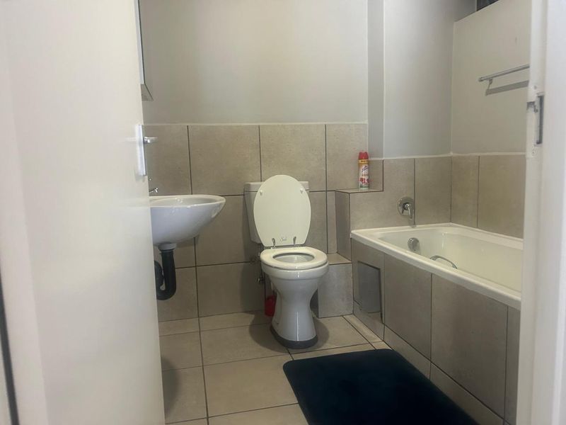 Cranes@Riverside Apartment with a balcony , 2 beds, 1 bath - Photo 7