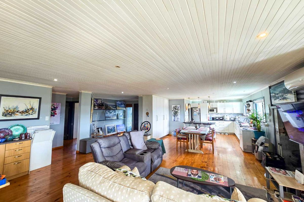 Family home with river view for sale in Stilbaai-Wes. - Photo 5