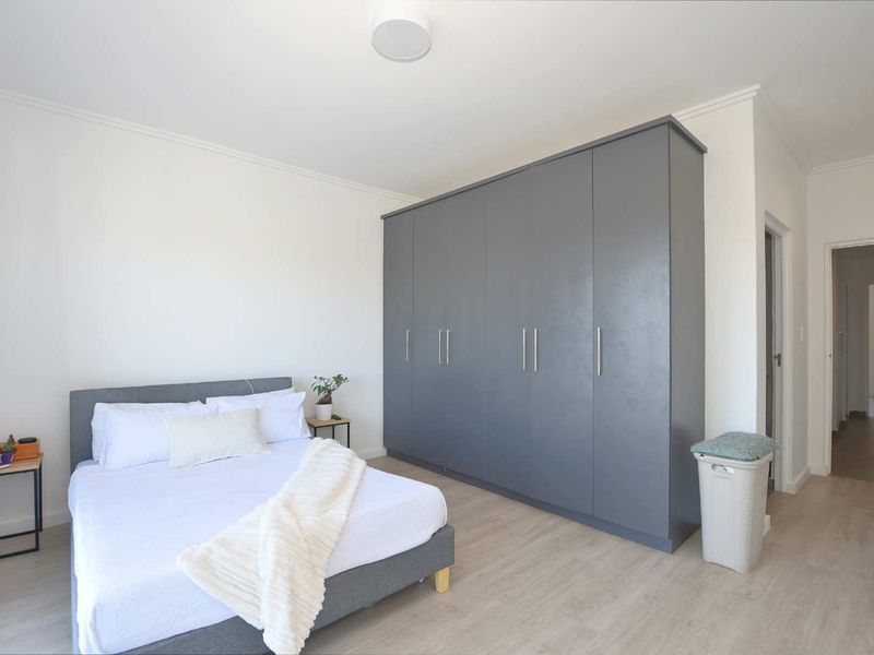 Modern Townhouse For Sale - Photo 10