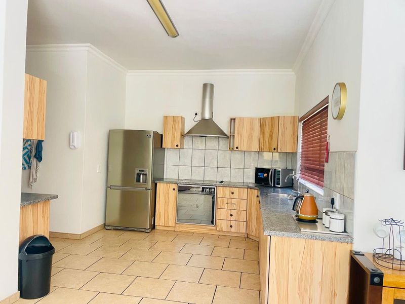 Beautiful 4 Bedroom Double-Storey house🏠 for sale in Langstrand. - Photo 10