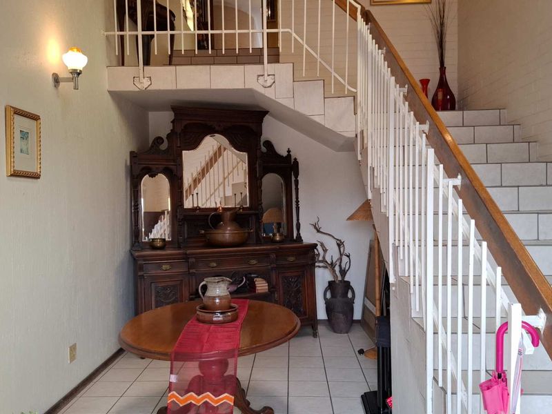 Exceptional Penthouse for the Larger Family - Photo 4