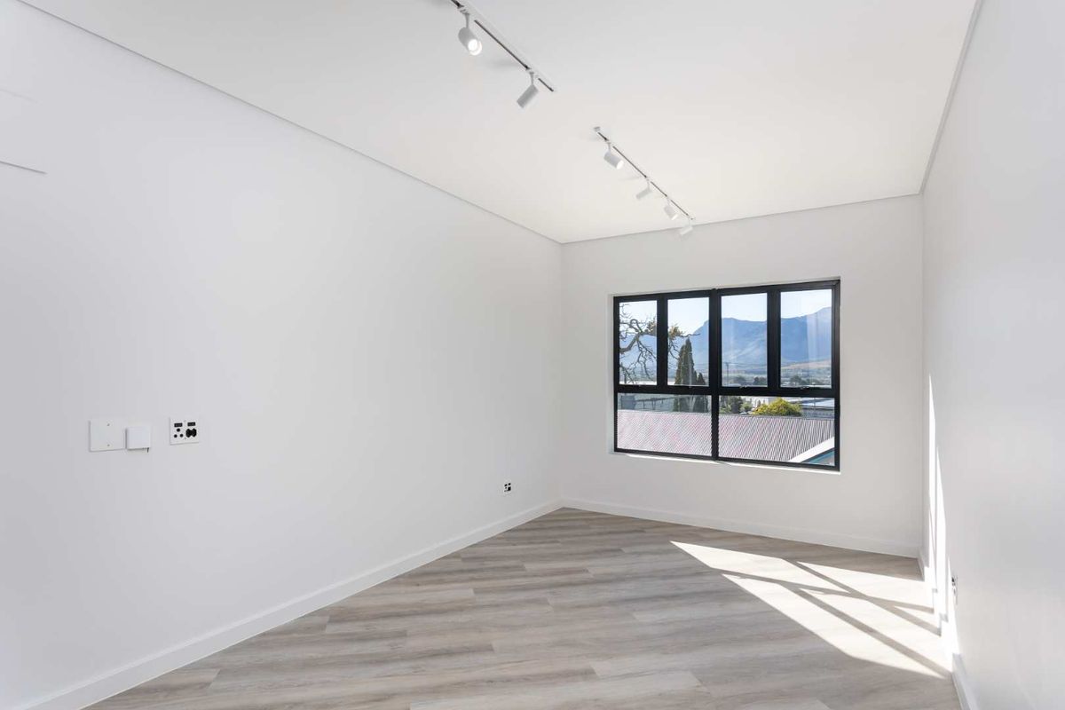 Modern Studio Apartment with Mountain Views - Ideal Investment Opportunity - Photo 5