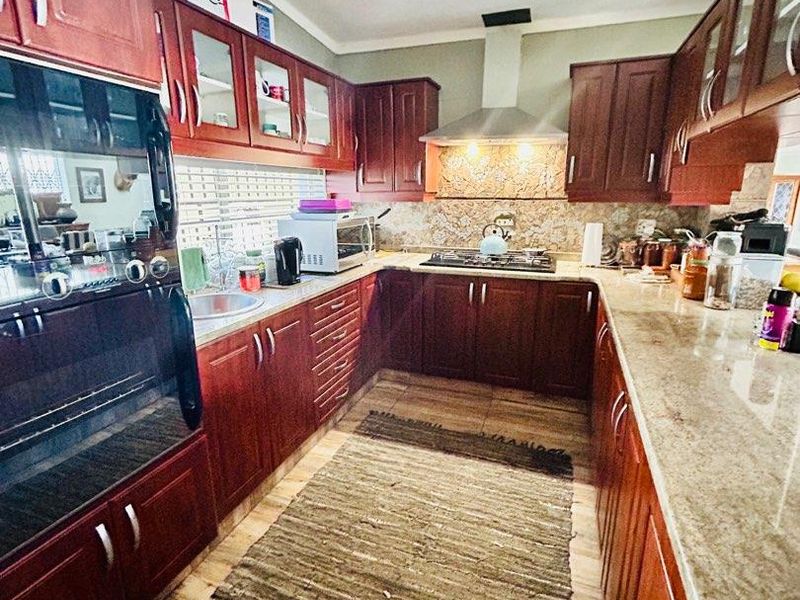 This absolutely Gorgeous, Move in ready Property for sale - Photo 10