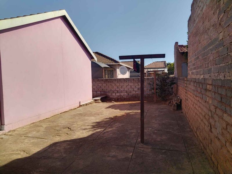 3 bedrooms house for sale in Soshanguve B1 - Photo 3