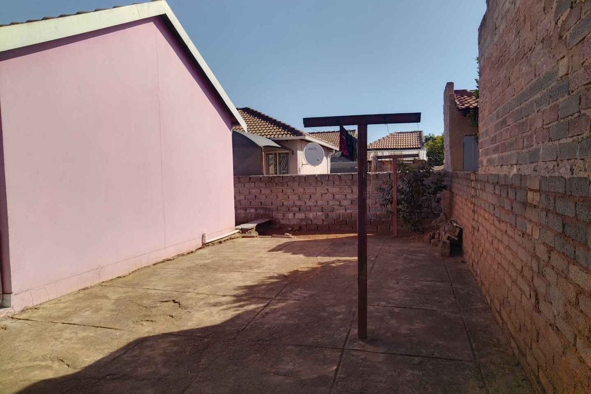 3 bedrooms house for sale in Soshanguve B1 - Photo 3