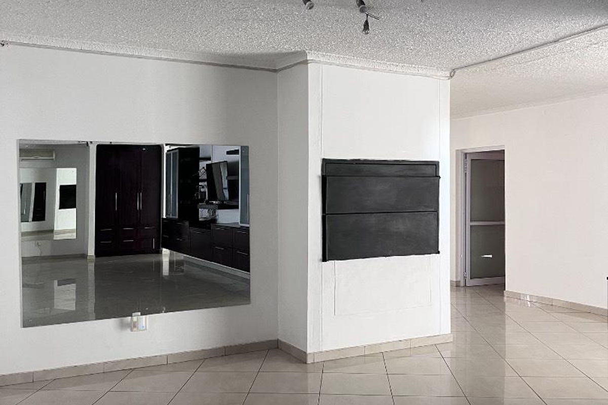 Freestanding Mansion For Sale | Prime Olympia  | N$ 8,450,000 - Photo 5